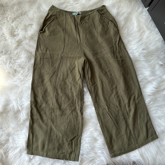 Green Cropped Wide Leg Pants - Picture 7 of 7